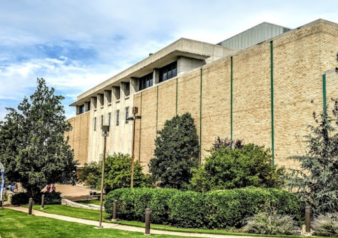 Outside view of a building at the University of Missouri Kansas City